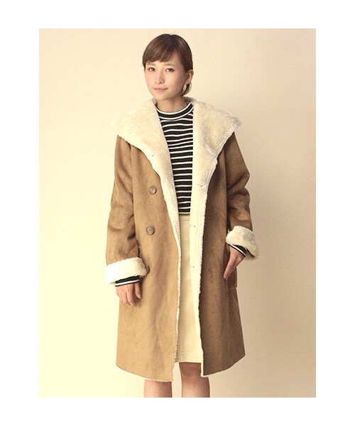 w closet(ダブルクローゼット)の「フェイクムートンフードコート(トップス・レディース・ライトベージュ/モカグレー・FREE)」の1枚目の写真