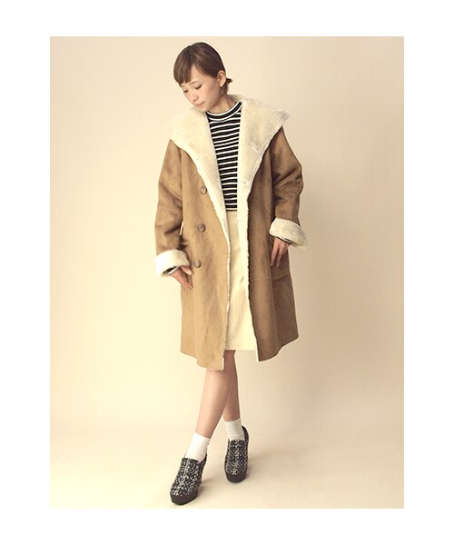 w closet(ダブルクローゼット)の「フェイクムートンフードコート(トップス・レディース・ライトベージュ/モカグレー・FREE)」の10枚目の写真