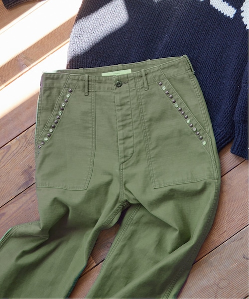 FRAMeWORK（フレームワーク）の「20thスタッズ付きベイカーパンツ