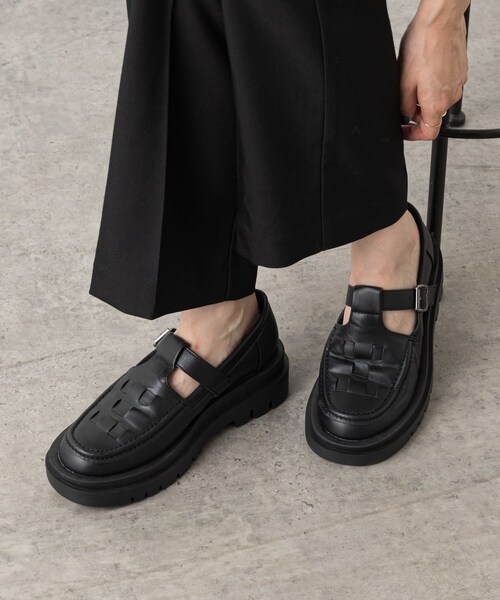 グルカストラップローファー