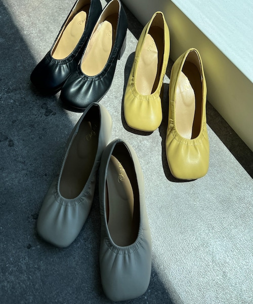 Chez toi(シェトワ)の「ギャザーヒールパンプス(パンプス・レディース・アイボリー/イエロー/ブラック・S/M/L)」の1枚目の写真