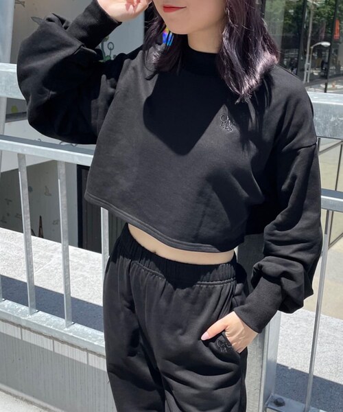 OLIVE des OLIVE(オリーブデオリーブ)の「ハイネッククロップドプルオーバー(ルームウェア/パジャマ・レディース・ピンク/パープル/ブラック・FREE)」の1枚目の写真