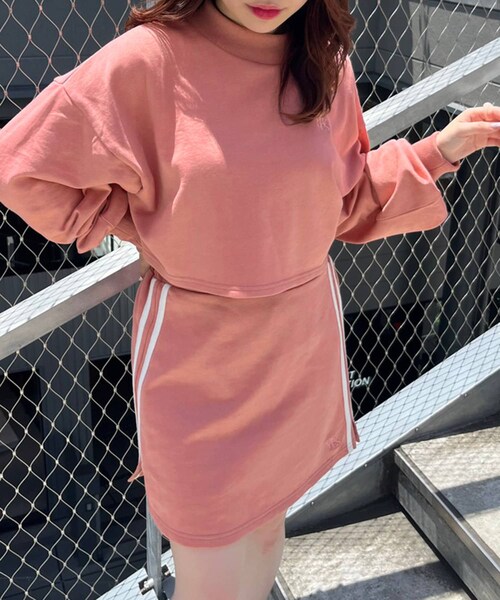 OLIVE des OLIVE(オリーブデオリーブ)の「ハイネッククロップドプルオーバー(ルームウェア/パジャマ・レディース・ピンク/パープル/ブラック・FREE)」の2枚目の写真