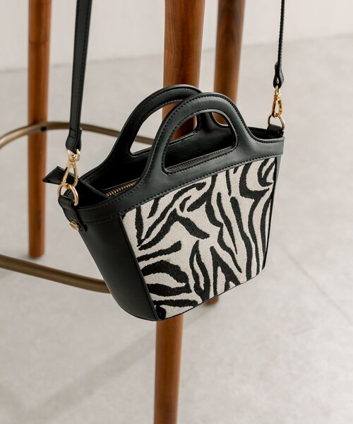 COLLAGE GALLARDAGALANTE(コラージュガリャルダガランテ)の「【PAPILLONNER/パピヨネ】ジャガードMINIショルダー(ショルダーバッグ・レディース・キャメル/ブラック・F)」の1枚目の写真