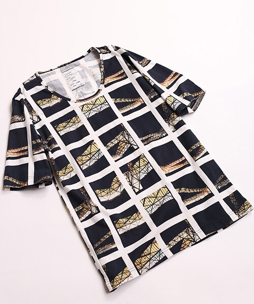 SHAREEF(シャリーフ)の「GRAPHIC PRINT CREWNECK S/S(トップス・メンズ・WHT/NVY・1/2)」の5枚目の写真