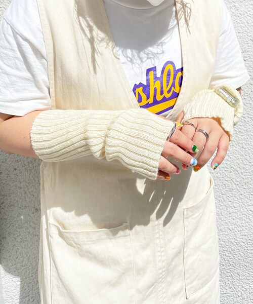 Lattice(Lattice)の「ニットアームウォーマー(手袋・レディース・アイボリー/ブラック/ブルー/グリーン/オレンジ/ピンク/パープル/グレー/イエロー/レッド・0)」の2枚目の写真