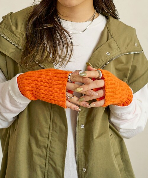 Lattice(Lattice)の「ニットアームウォーマー(手袋・レディース・アイボリー/ブラック/ブルー/グリーン/オレンジ/ピンク/パープル/グレー/イエロー/レッド・0)」の3枚目の写真