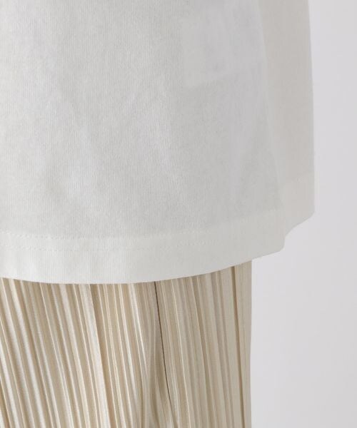 LOWRYS FARM(ローリーズファーム)の「プリントロゴTシャツ(トップス・レディース・オフ05/アイボリー08/チャコール18/パープル95・F)」の20枚目の写真