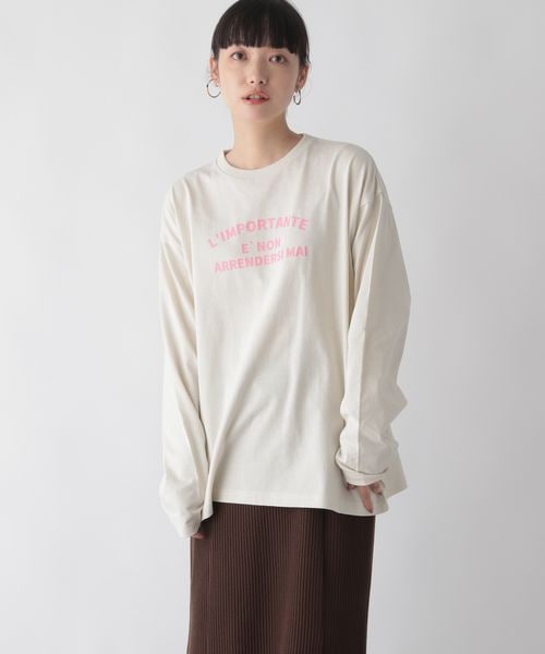 LOWRYS FARM(ローリーズファーム)の「プリントロゴTシャツ(トップス・レディース・オフ05/アイボリー08/チャコール18/パープル95・F)」の6枚目の写真