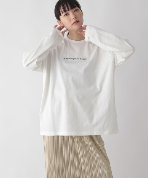 LOWRYS FARM(ローリーズファーム)の「プリントロゴTシャツ(トップス・レディース・オフ05/アイボリー08/チャコール18/パープル95・F)」の13枚目の写真