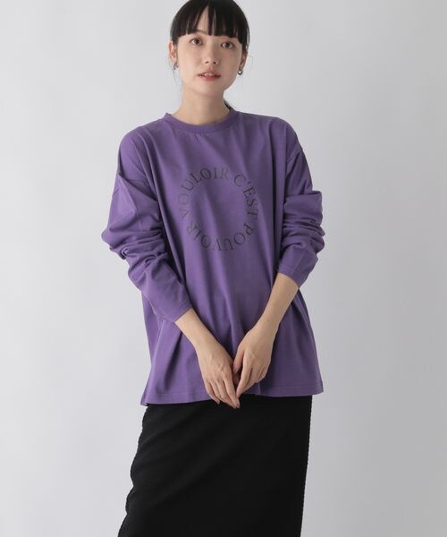 LOWRYS FARM(ローリーズファーム)の「プリントロゴTシャツ(トップス・レディース・オフ05/アイボリー08/チャコール18/パープル95・F)」の4枚目の写真