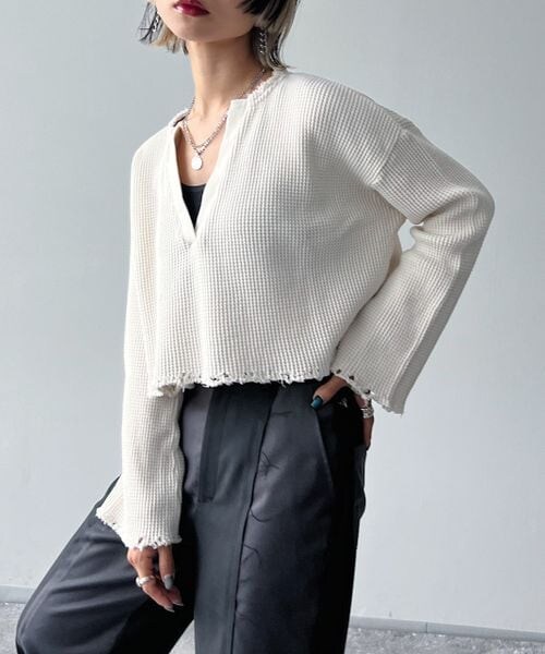 PAGEBOY（ページボーイ）の「ダメージワッフルトップス（トップス・レディース・オフホワイト05/ブラック09・FREE）」の4枚目の写真