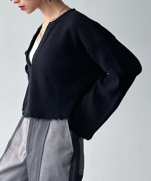 PAGEBOY（ページボーイ）の「ダメージワッフルトップス（トップス・レディース・オフホワイト05/ブラック09・FREE）」の2枚目の写真