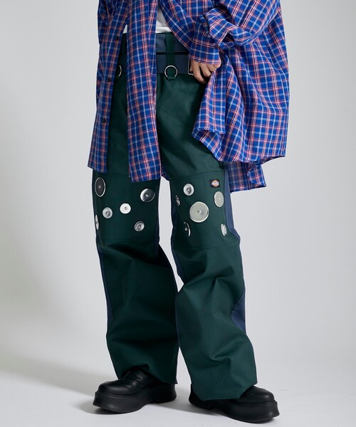 KIDILL（キディル）の「Metal Badges Pants（その他パンツ・メンズ・BLK/GRN・44）」の2枚目の写真