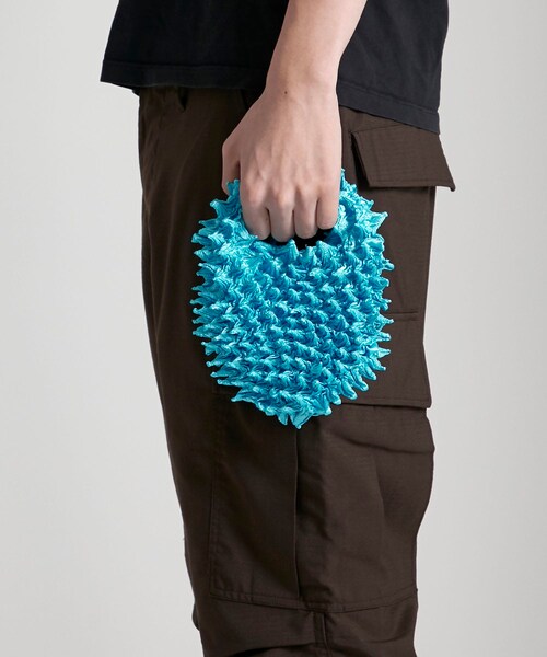 BUNZABURO（ブンザブロウ）の「BAI SHIBORI PETIT BAG（ハンドバッグ・メンズ・SLV/GRY/BLK/PNK/YLW/D.GRN/OLV/BLU・FREE）」の4枚目の写真