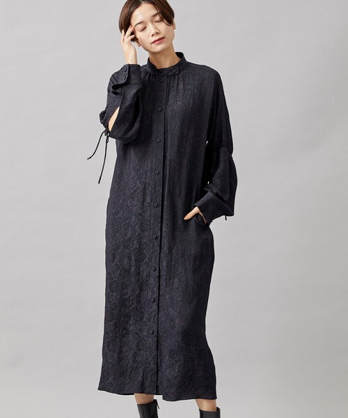 FEMMENT(ファモン)の「風通ジャカードロングシャツワンピース(ワンピース・レディース・BLK/D.BRN・1)」の1枚目の写真