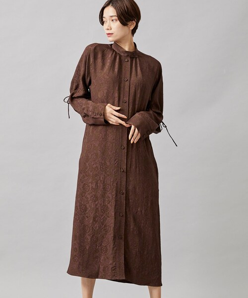 FEMMENT(ファモン)の「風通ジャカードロングシャツワンピース(ワンピース・レディース・BLK/D.BRN・1)」の2枚目の写真