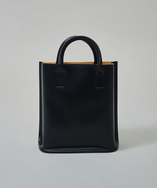 Courtney Orla(コートニーオーラ)の「CURVE TOTE S(ハンドバッグ・レディース・BLK・FREE)」の1枚目の写真
