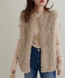 natural couture（ナチュラルクチュール）の「WEB限定カラーあり/2022AWアイテム/プードルロングフェイクファーベスト（ブルゾン・レディース）」