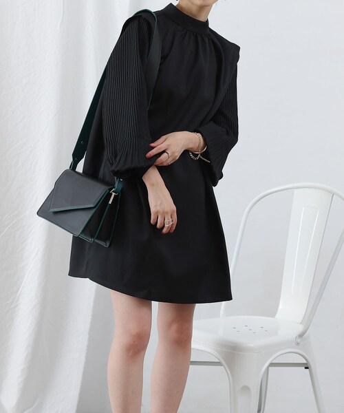 COLONY 2139(コロニートゥーワンスリーナイン)の「タックショルダープリーツスリーブブラウス(シャツ/ブラウス・レディース・オフホワイト/ブラック/ピンク・F)」の3枚目の写真