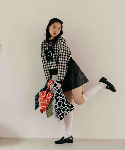 FREAK'S STORE（フリークスストア）の「【送料無料】デイジー柄チェッカーニットバッグ【WEB限定】【予約商品】（バッグ・ブラック/オレンジ/グリーン/ブルー/ラベンダー・ONE SIZE）」の2枚目の写真