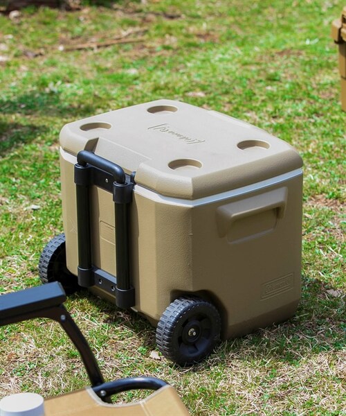 COLEMAN(コールマン)の「【別注】Coleman 拉桿冰箱60QT(その他・泥棕色・泥棕色)」の4枚目の写真