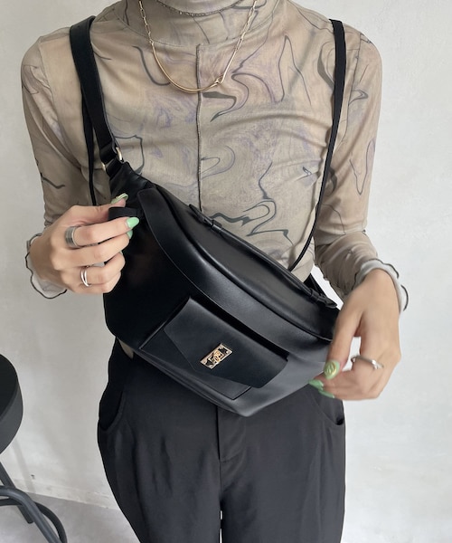 CAPRICIEUX LE'MAGE（カプリシューレマージュ）の「エコレザーボディバッグ（トートバッグ・レディース・ブラウン/ブラック・F）」の2枚目の写真