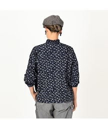 45R  インディゴ抜染　花柄　フリル　ブラウス 45Rラピスプリントのブラウス（インディゴ）: WOMEN｜45R