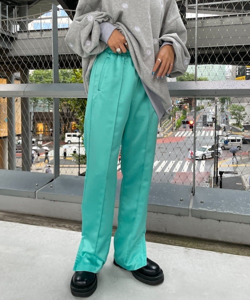 CIAOPANIC（チャオパニック）の「センタープレス裾ZIPサテンイージーパンツ（パンツ・レディース・イエロー/グリーン/ブラック・ONE）」の3枚目の写真