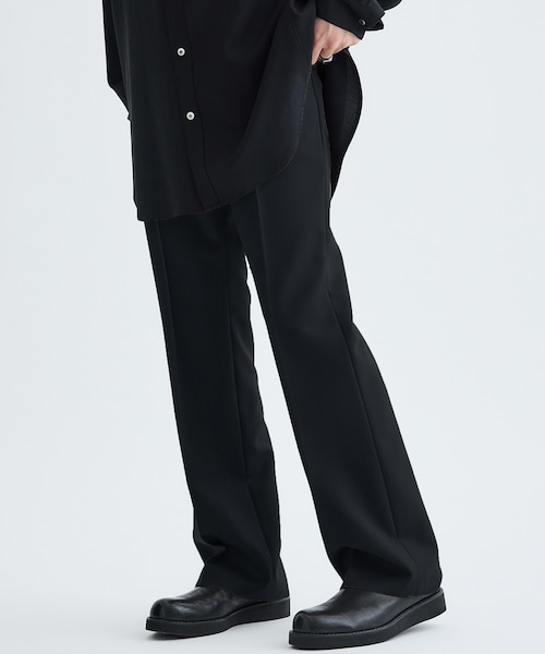 MUKAI(ムカイ)の「WOOL SEMI-FLARE PANTS(その他パンツ・メンズ・BLK/MOCHA・1/2)」の1枚目の写真