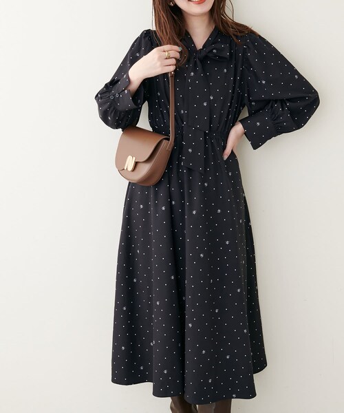natural couture(ナチュラルクチュール)の「オリジナルモノグラムドットワンピース(ワンピース/ドレス・レディース・オフホワイト/ピンクベージュ/グリーン/ブラック・FREE)」の1枚目の写真
