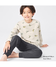 GU（ジーユー）の「BOYSソフトスウェットラウンジセット(ダイナソーB)(長袖&ロングパンツ)（ラウンジウェア・キッズ）」