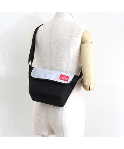 Manhattan Portage（マンハッタンポーテージ）の「MIDNIGHT Collection Casual Messenger Bag（バッグ・メンズ・Black/Gray・XS）」の7枚目の写真