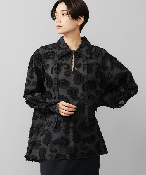 JANESMITH(ジェーンスミス)の「PAISLEY JACQUARD SKIPPER BLOUSE(シャツ/ブラウス・レディース・NAT/IVR/BLK・36)」の2枚目の写真