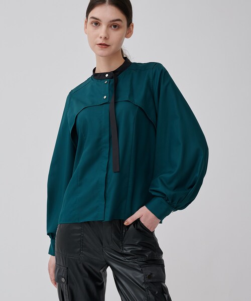 A + TOKYO（エープラストウキョウ）の「ショートフラップボウタイシャツ（シャツ/ブラウス・レディース・WHT/BLK/BGE/TAN/GRN・FREE）」の4枚目の写真