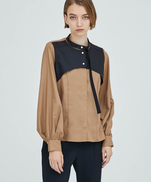 A + TOKYO（エープラストウキョウ）の「ショートフラップボウタイシャツ（シャツ/ブラウス・レディース・WHT/BLK/BGE/TAN/GRN・FREE）」の3枚目の写真