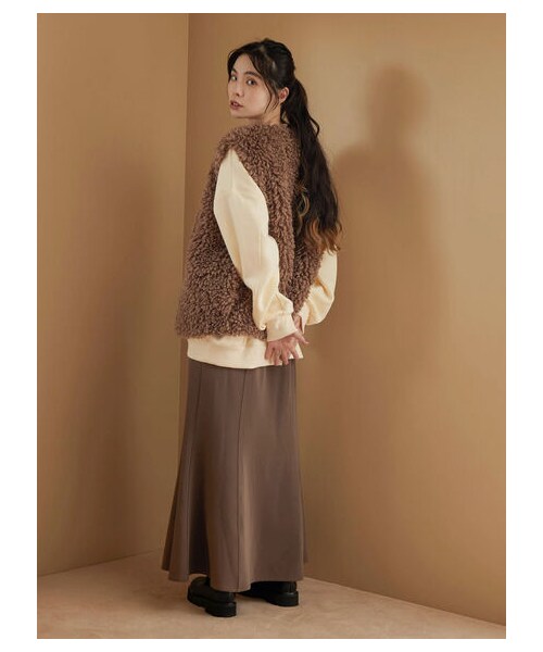 Green　Parks（グリーンパークス）の「・ELENCARE DUE シープファーベスト（トップス・アイボリー/ブラック/モカ・F）」の11枚目の写真