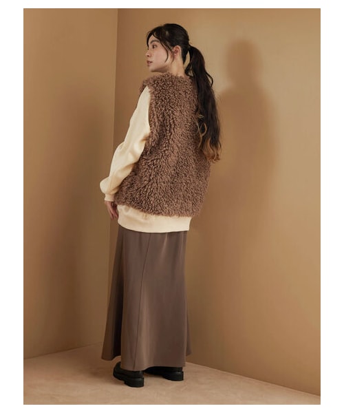 Green　Parks（グリーンパークス）の「・ELENCARE DUE シープファーベスト（トップス・アイボリー/ブラック/モカ・F）」の10枚目の写真