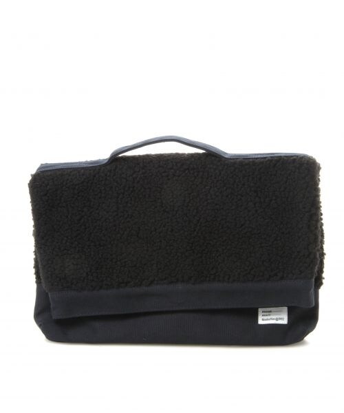 LOWRYS FARM(ローリーズファーム)の「ボアクラッチBAG(バッグ・レディース・オフ/ブラック/グレー・ナシ)」の2枚目の写真
