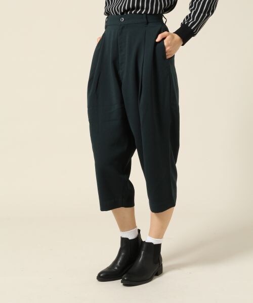 LOWRYS FARM（ローリーズファーム）の「タックワイドクロップドパンツ（パンツ・レディース・ブラック/グリーン・Ｆ）」の2枚目の写真