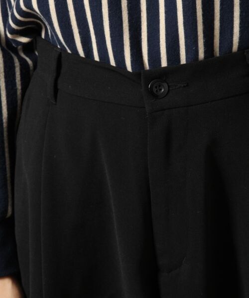 LOWRYS FARM（ローリーズファーム）の「タックワイドクロップドパンツ（パンツ・レディース・ブラック/グリーン・Ｆ）」の6枚目の写真