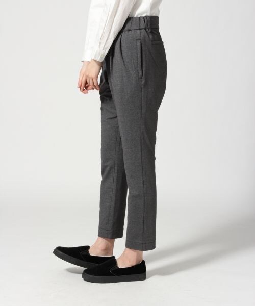 GLOBAL WORK(グローバルワーク)の「カットテーパードパンツ(パンツ・レディース・チャコールグレー18/千鳥ジャガード19/幾何学ジャガード88・M/L)」の7枚目の写真