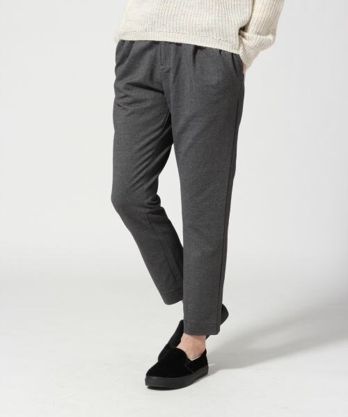 GLOBAL WORK(グローバルワーク)の「カットテーパードパンツ(パンツ・レディース・チャコールグレー18/千鳥ジャガード19/幾何学ジャガード88・M/L)」の1枚目の写真