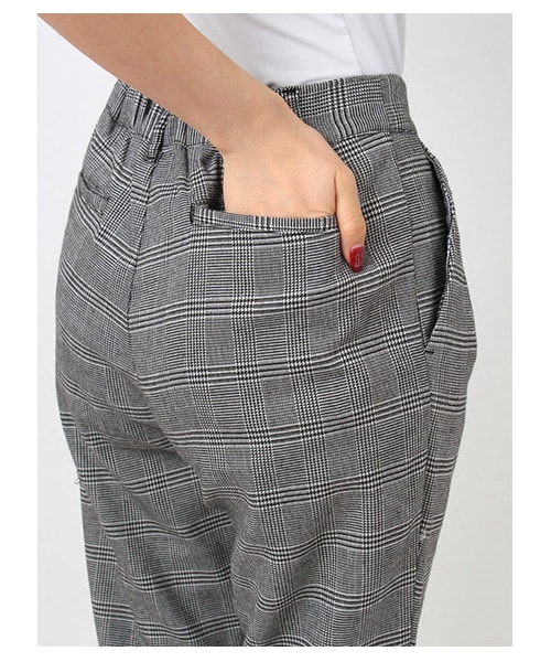 earth music&ecology（アースミュージックアンドエコロジー）の「・チェックテーパードパンツ（パンツ・レディース・ハウンドトゥース/Black Watch Green/グレンチェック・S/M/L）」の5枚目の写真