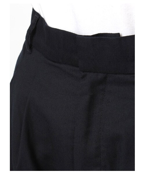 earth music&ecology（アースミュージックアンドエコロジー）の「・タックテーパードパンツ（パンツ・レディース・グレー/ブラック/ネイビー・S/M）」の5枚目の写真