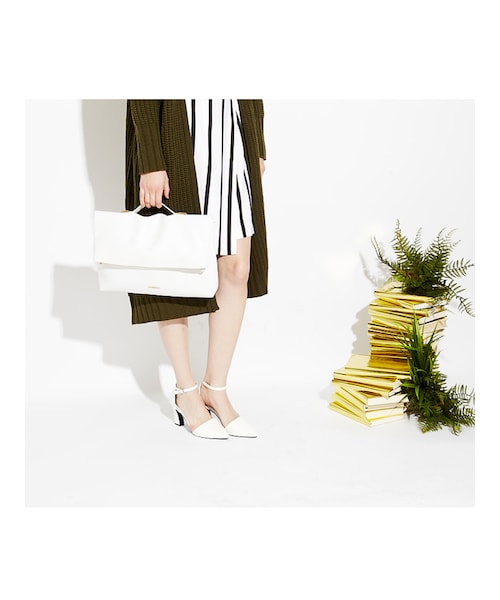 MURUA（ムルーア）の「【FEMININE】カバーベルトパンプス（シューズ・レディース・ホワイト/ブラック/イエロー/ゴールド・35(22.5)/36(23.5)/37(24.5)）」の7枚目の写真