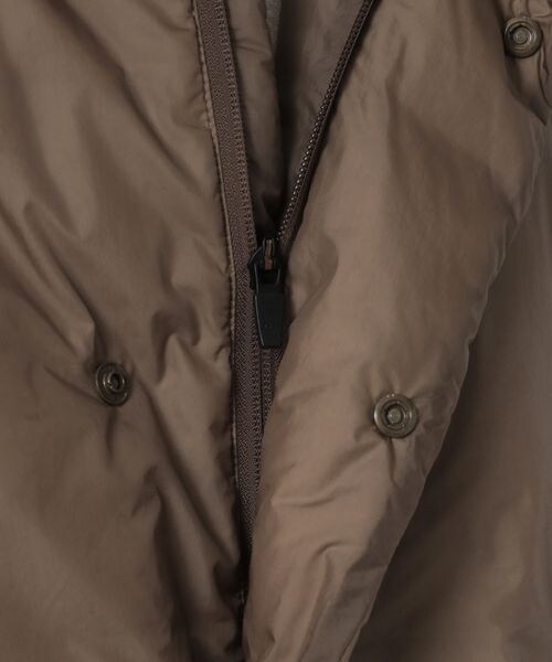 Chaos（カオス）の「別注アウトドアダウンブルゾン（ジャケット/アウター・レディース・チャコールグレー18/モカ59・FREE）」の22枚目の写真