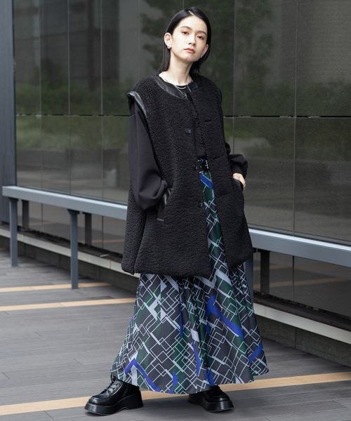 HARE（ハレ）の「リバーシブルフェイクレザー＊ボアベスト