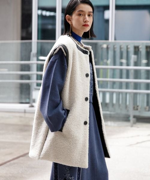 HARE（ハレ）の「リバーシブルフェイクレザー＊ボアベスト