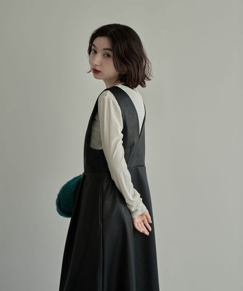 JEANASIS（ジーナシス）の「Vegan Leather V Neck Dress（）」 - WEAR 